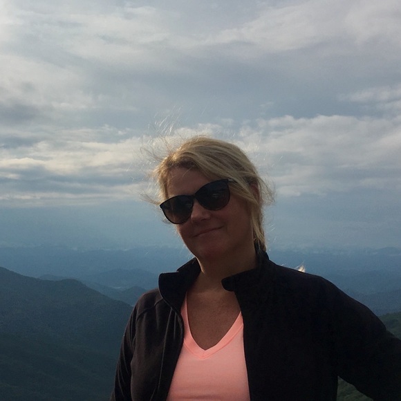 Meet your Posher, Kristen - Picture 2 of 2